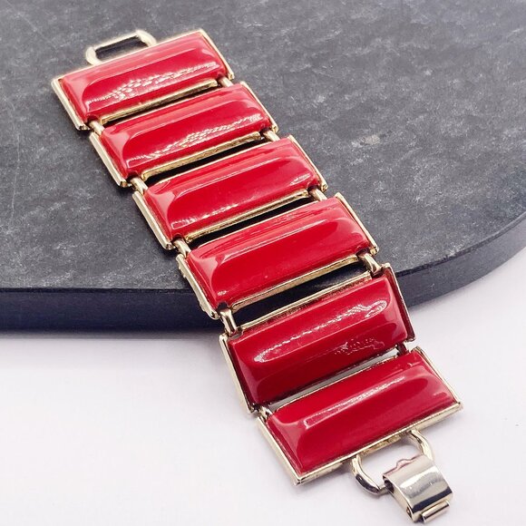 VINTAGE Molded red plastic and silvery gold tone metal panel bracelet 1950s - Picture 2 of 9
